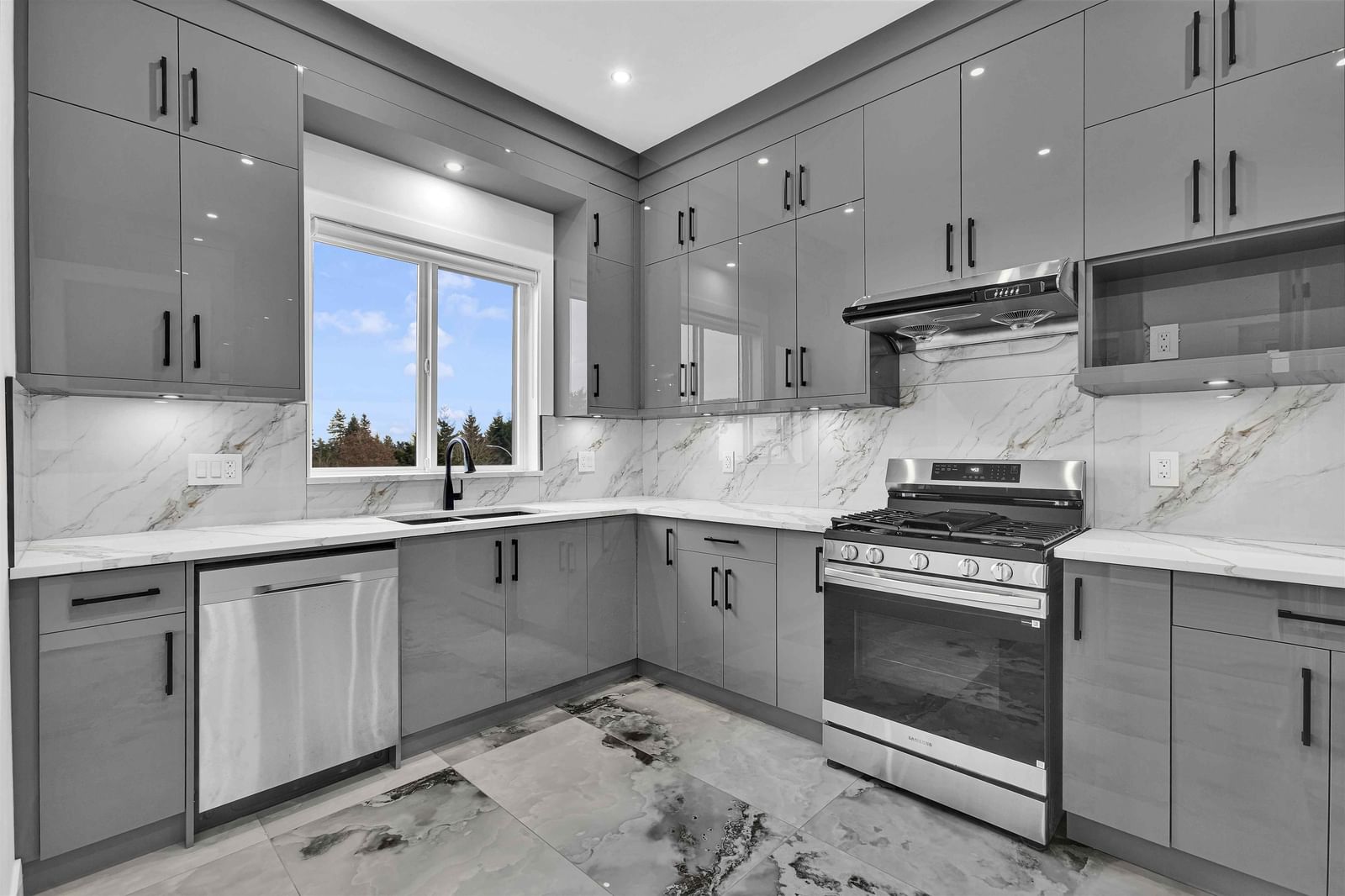 Listing Image 17
