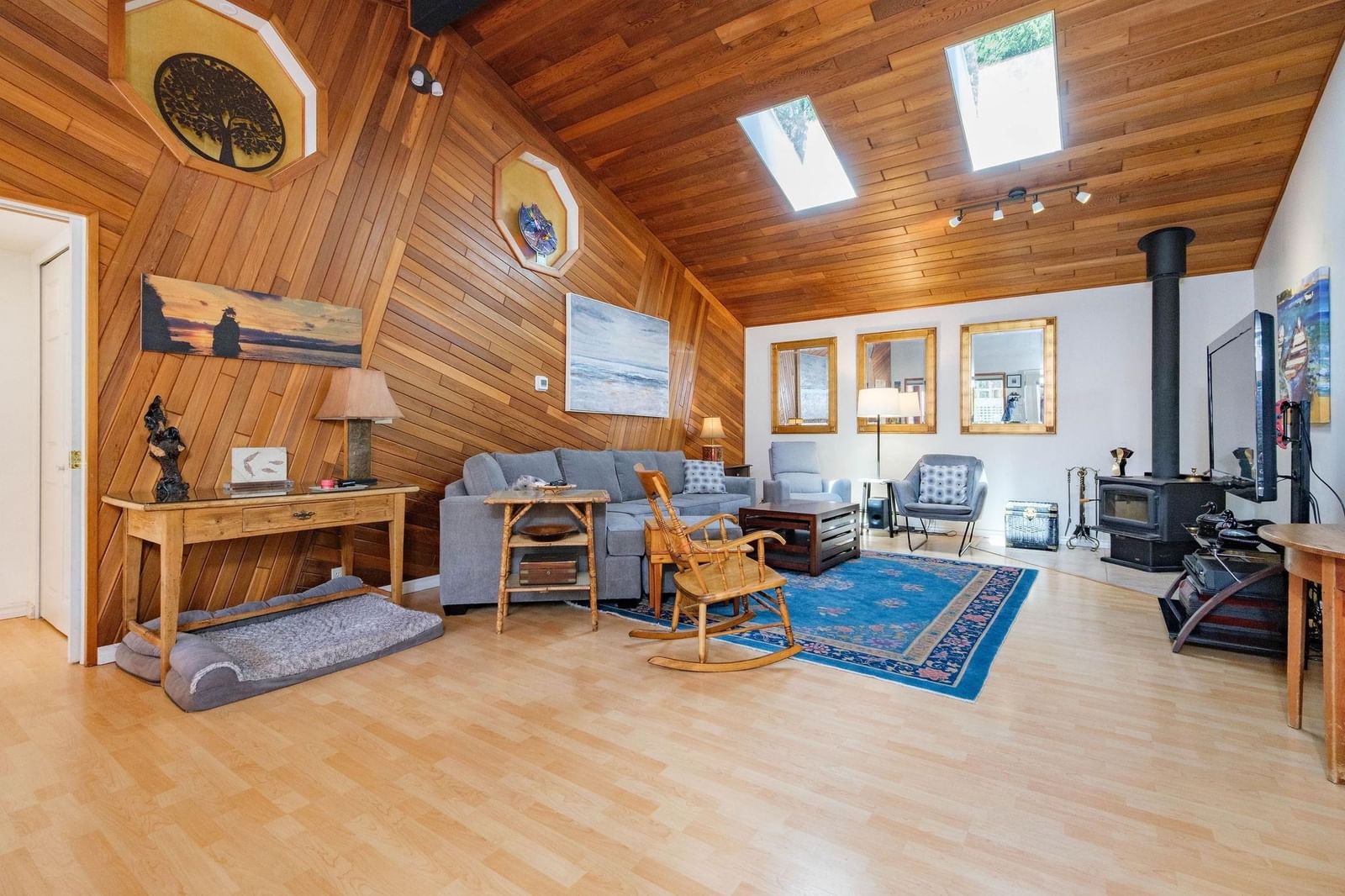 Listing Image 9