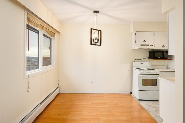 304 - 157 21st Street E