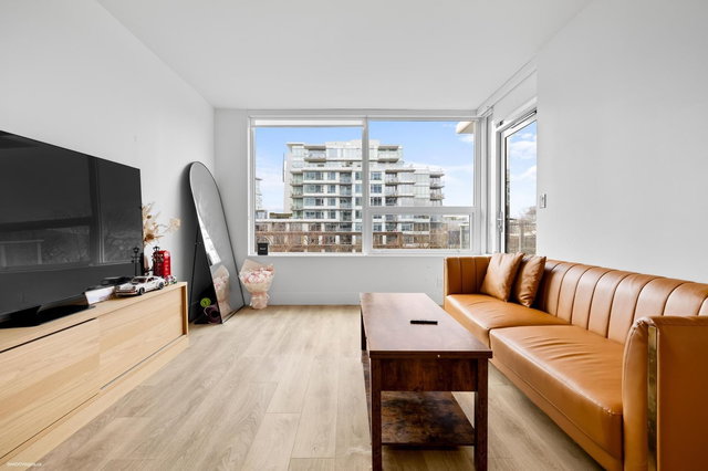 606 - 5508 Hollybridge Way