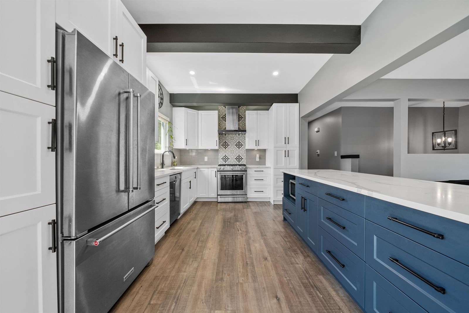 Listing Image 11