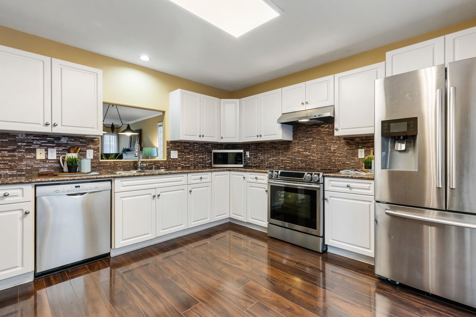 Listing Image 15