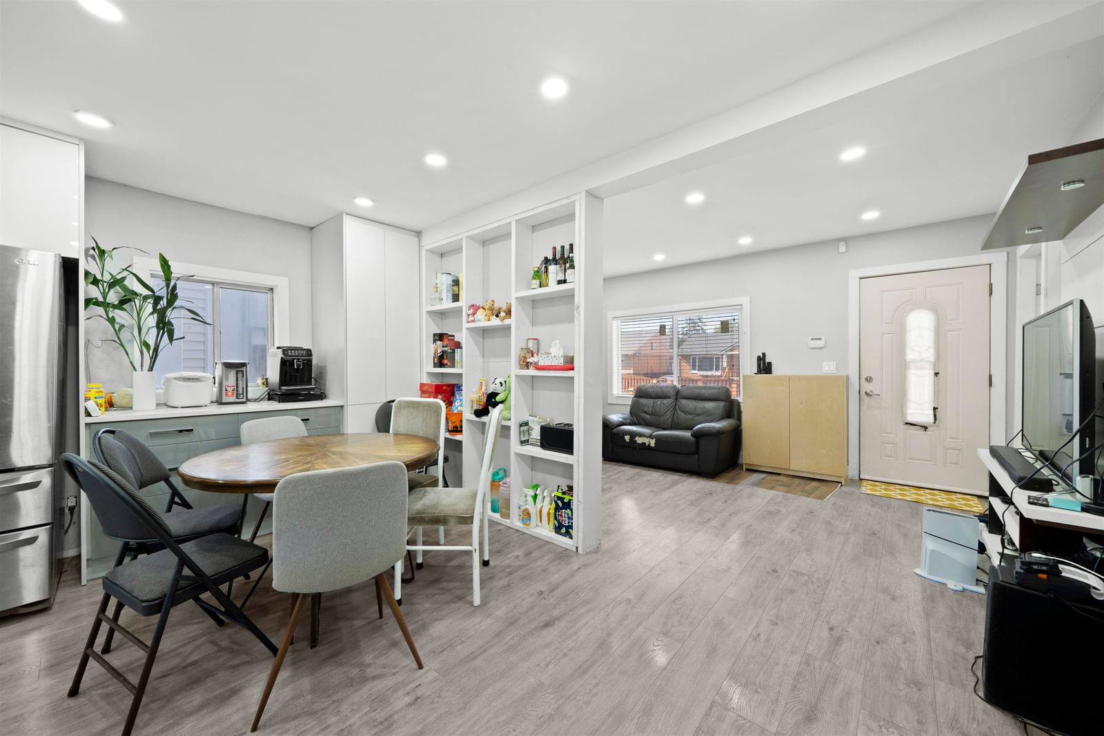 Listing Image 10