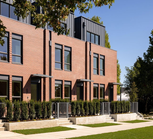 105 - 5381 Willow Street