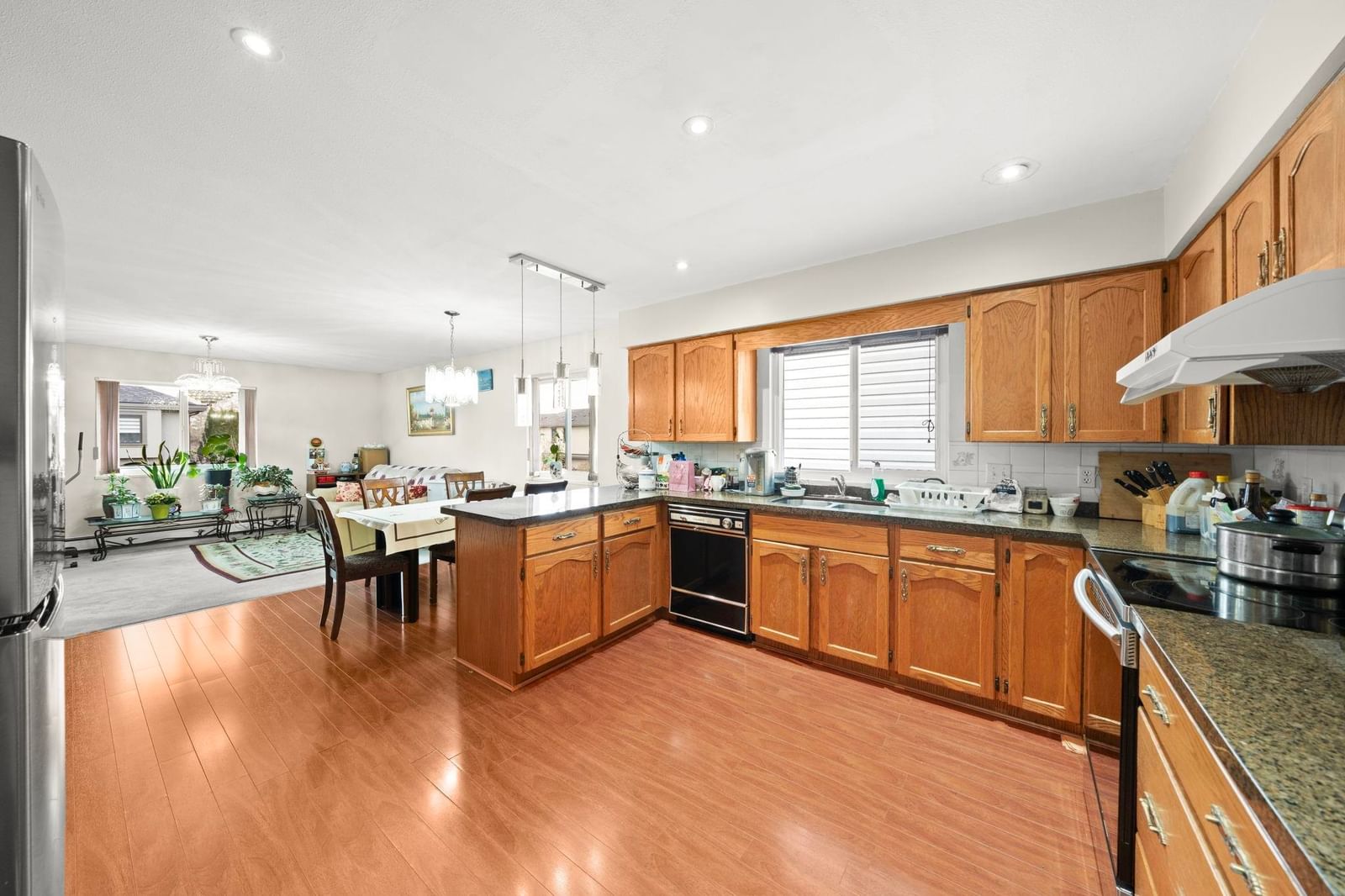 Listing Image 10