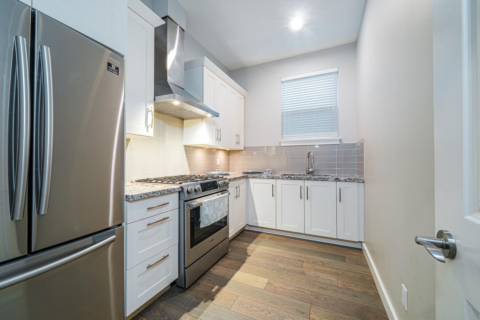 Listing Image 15