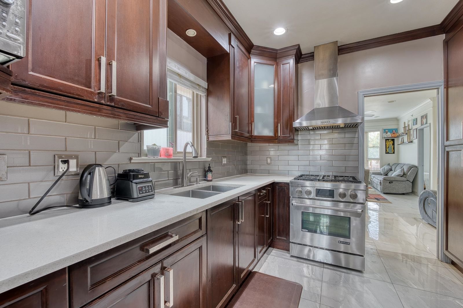 Listing Image 12