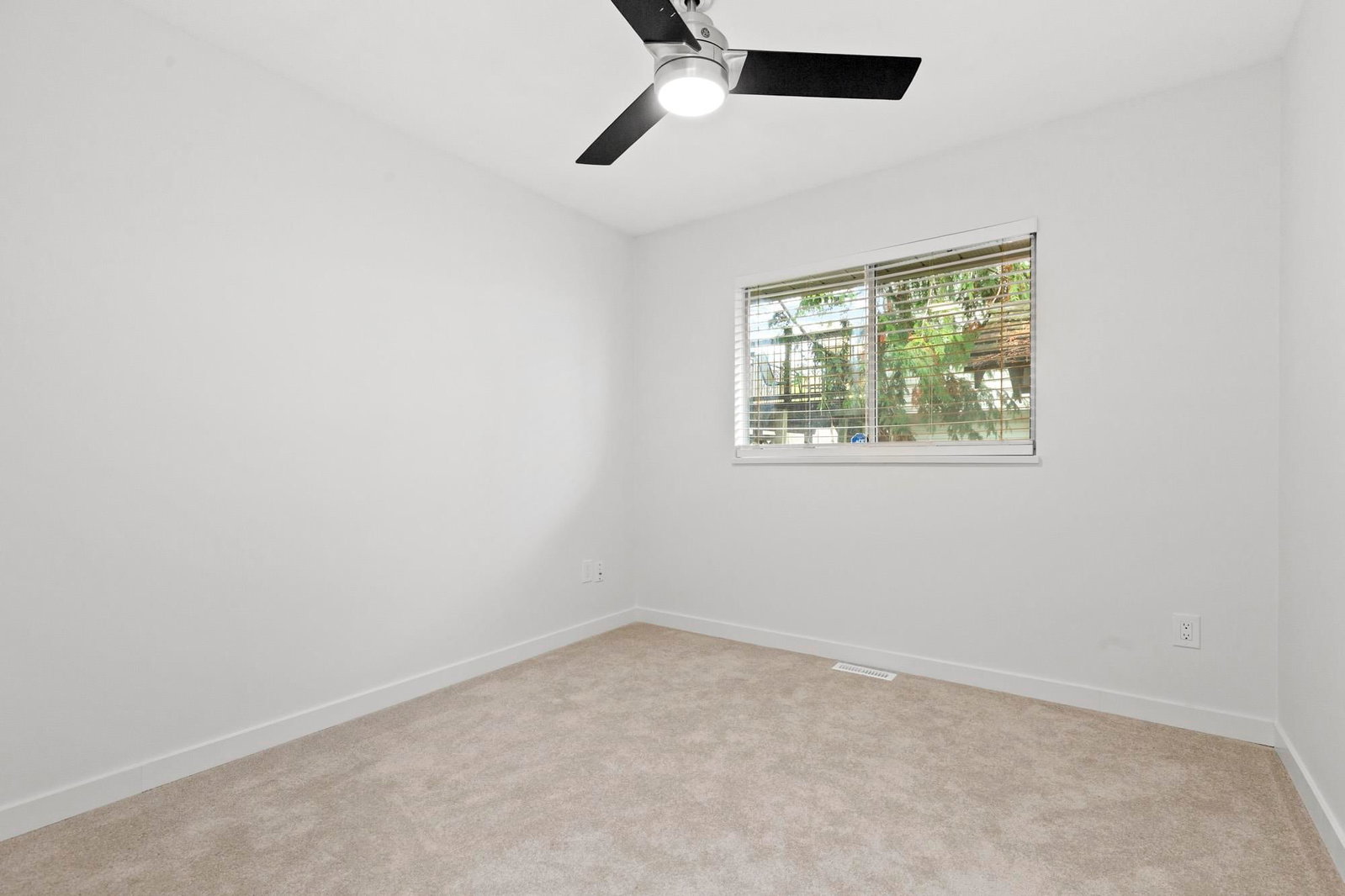 Listing Image 30