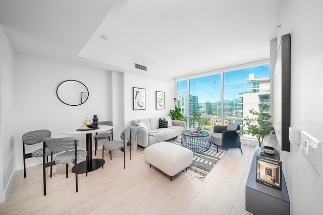 1706 - 6833 Buswell Street