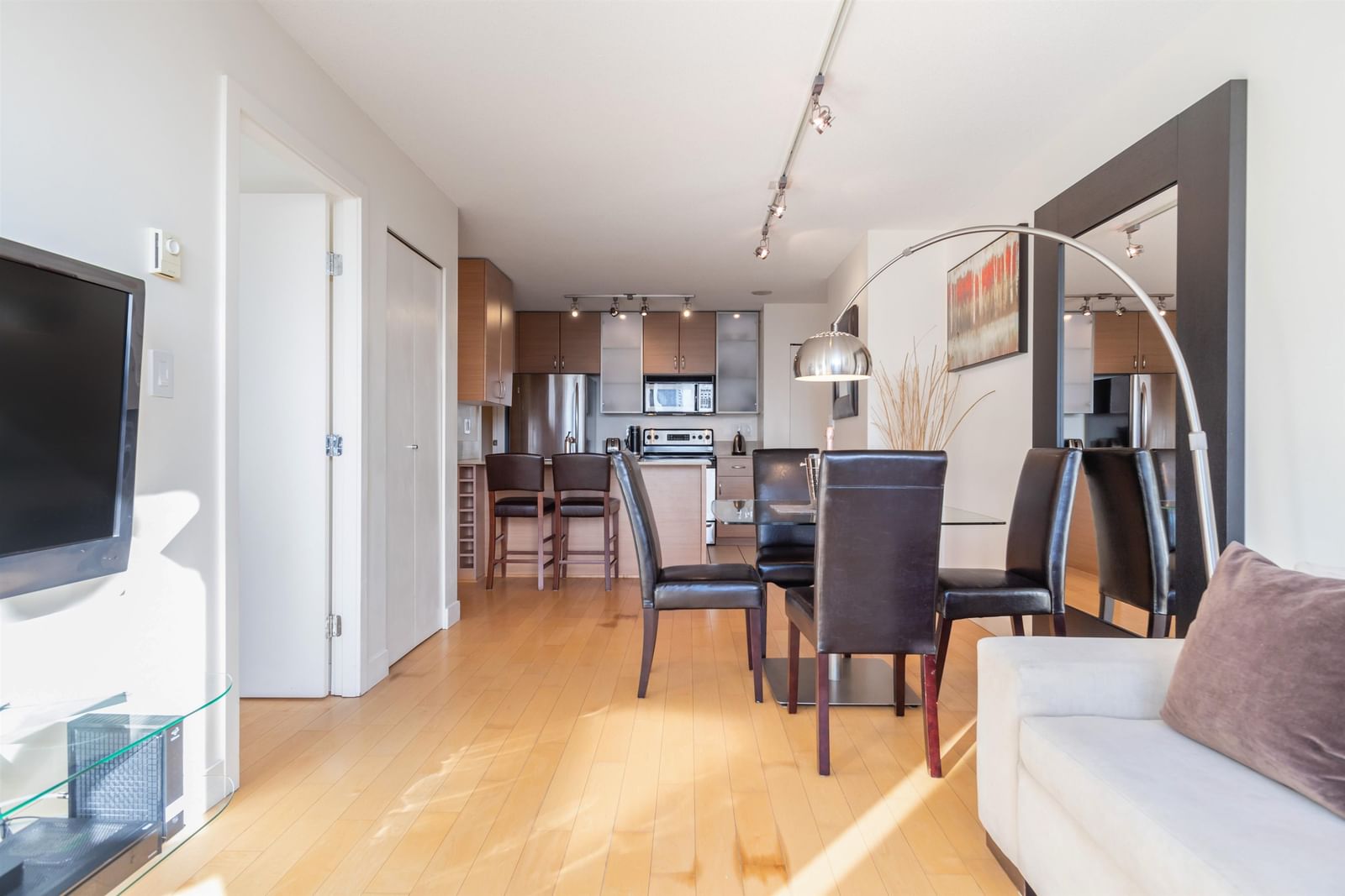 Listing Image 16