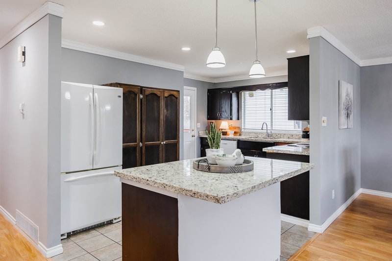 20492 Thorne Avenue, Maple Ridge, V2X 8T8 | Image 2