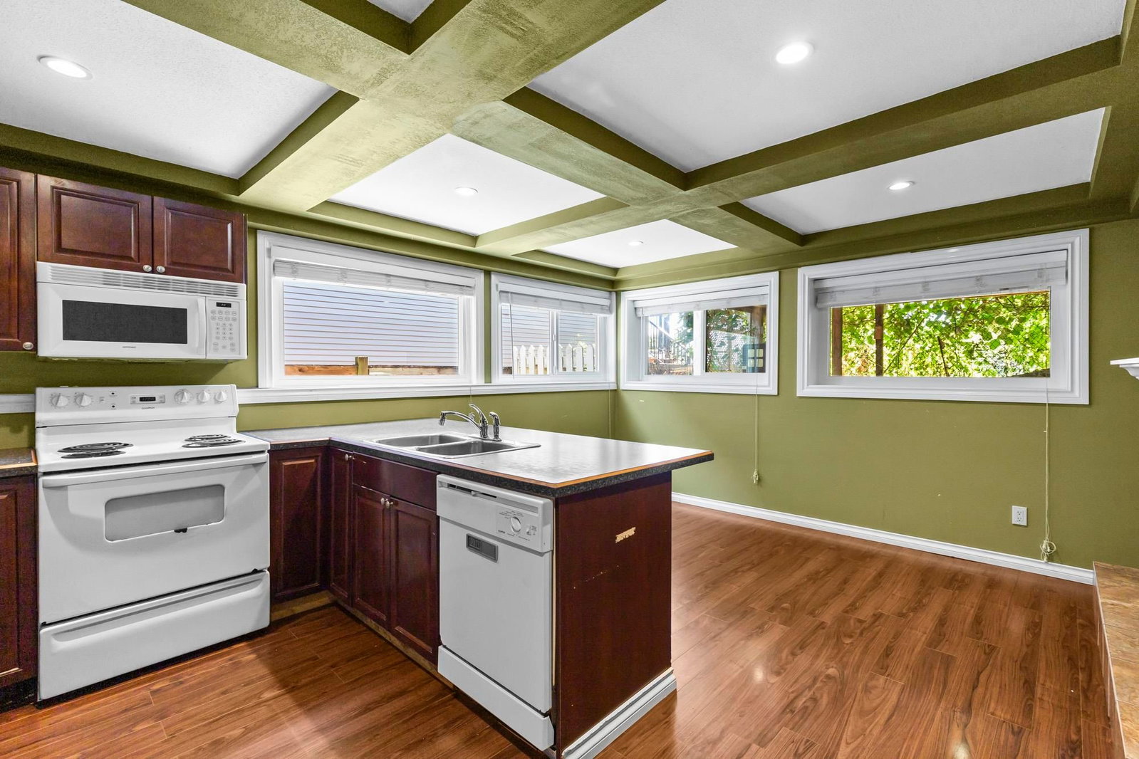 Listing Image 19
