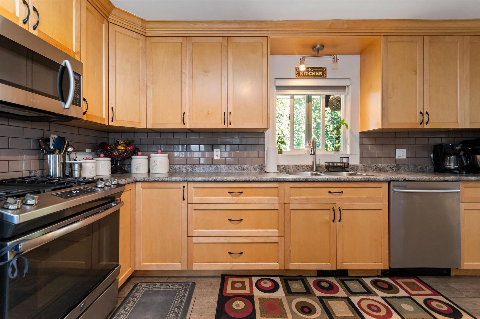 Listing Image 9