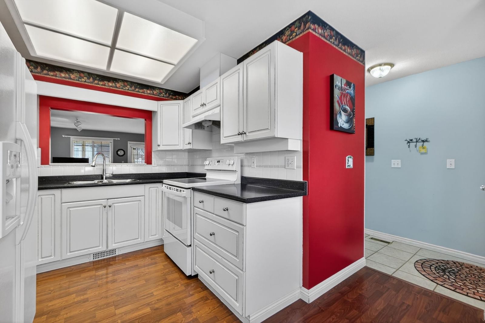 Listing Image 10