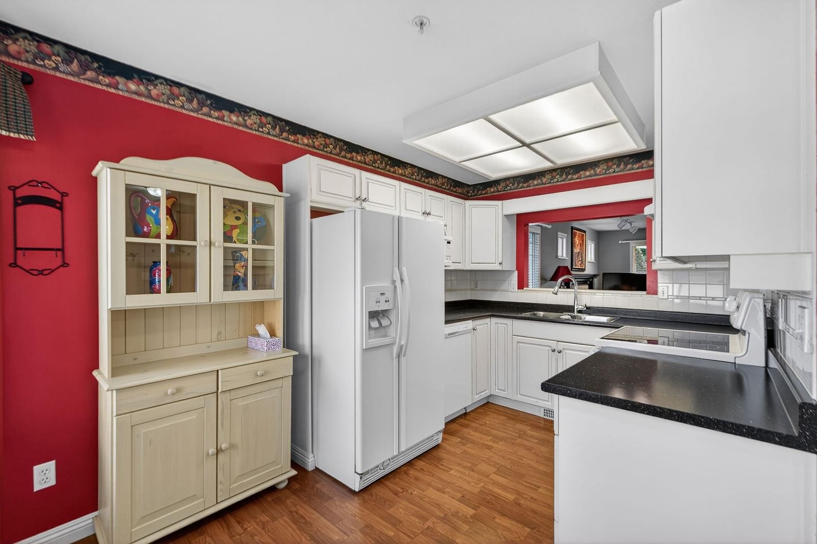 Listing Image 12