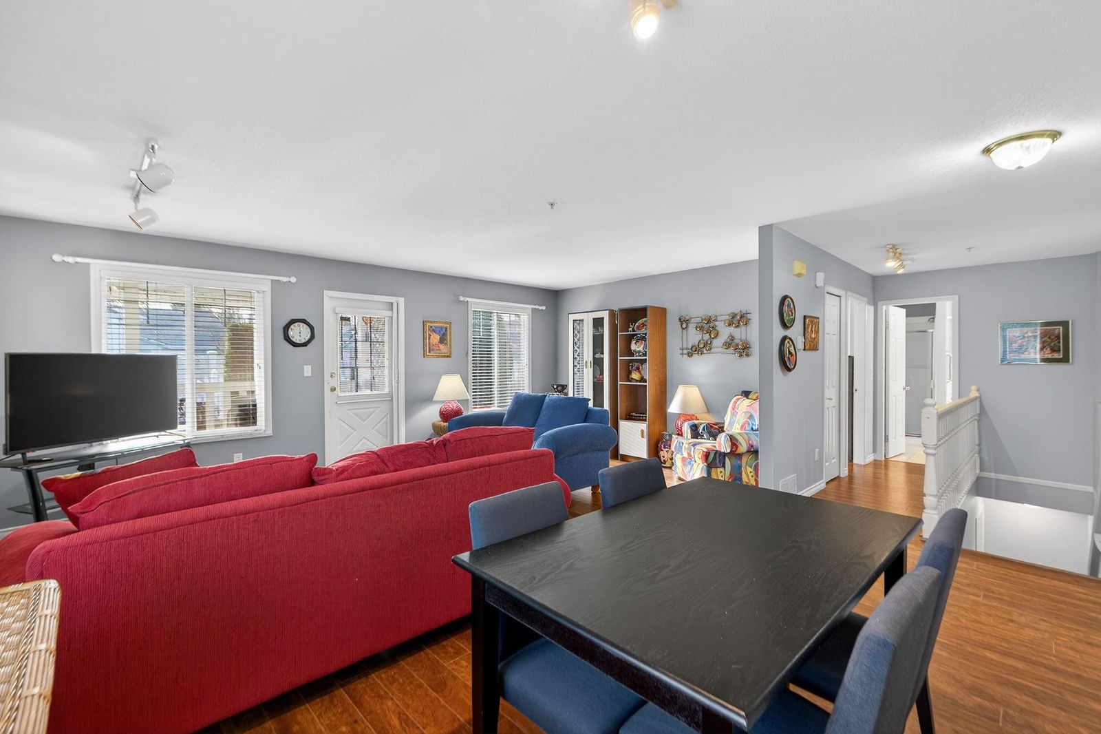 Listing Image 8