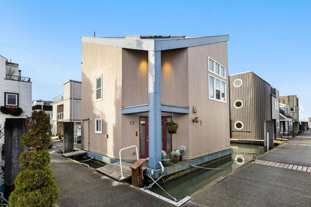 13 - 3459 River Road W