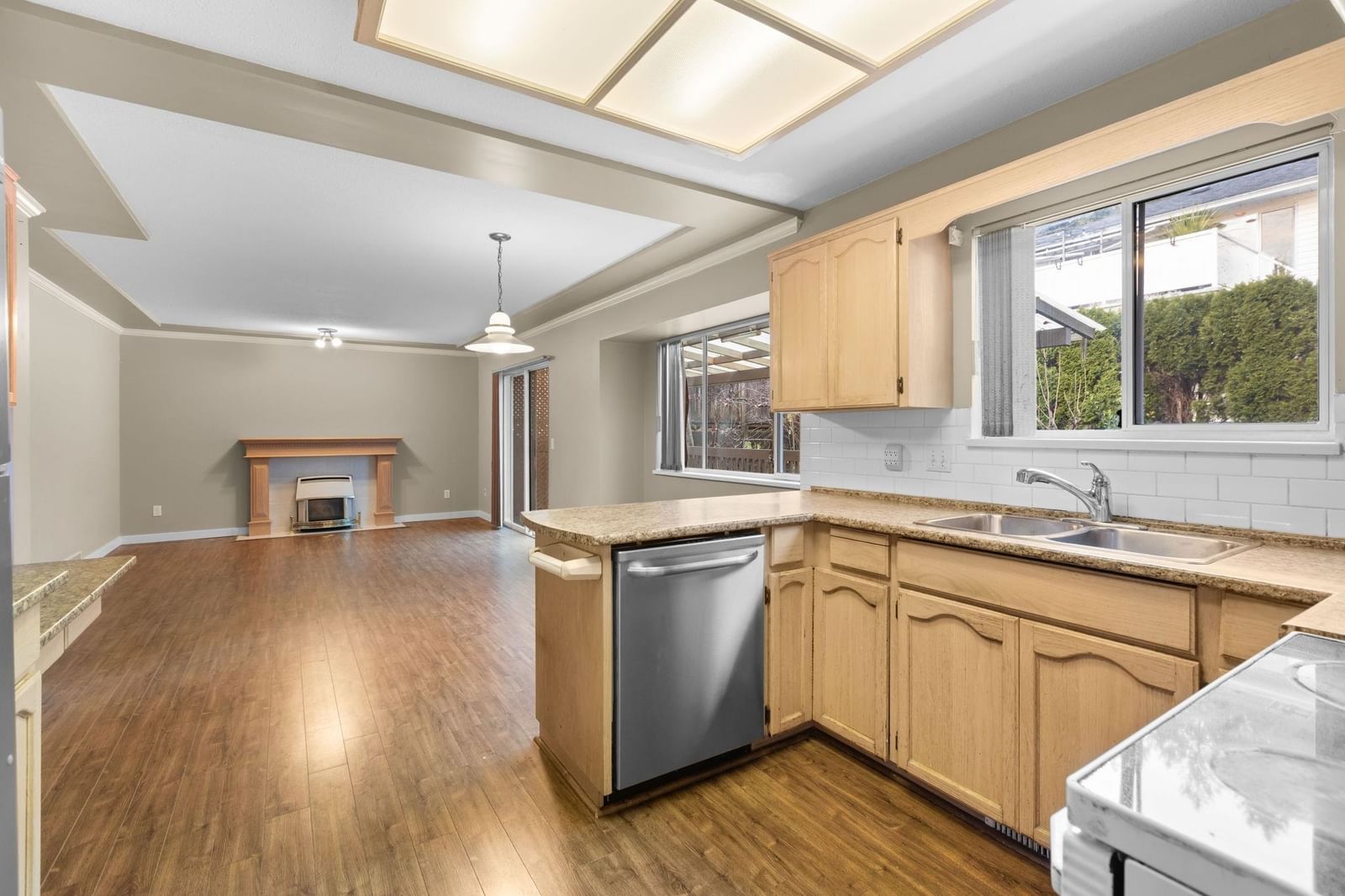 Listing Image 16