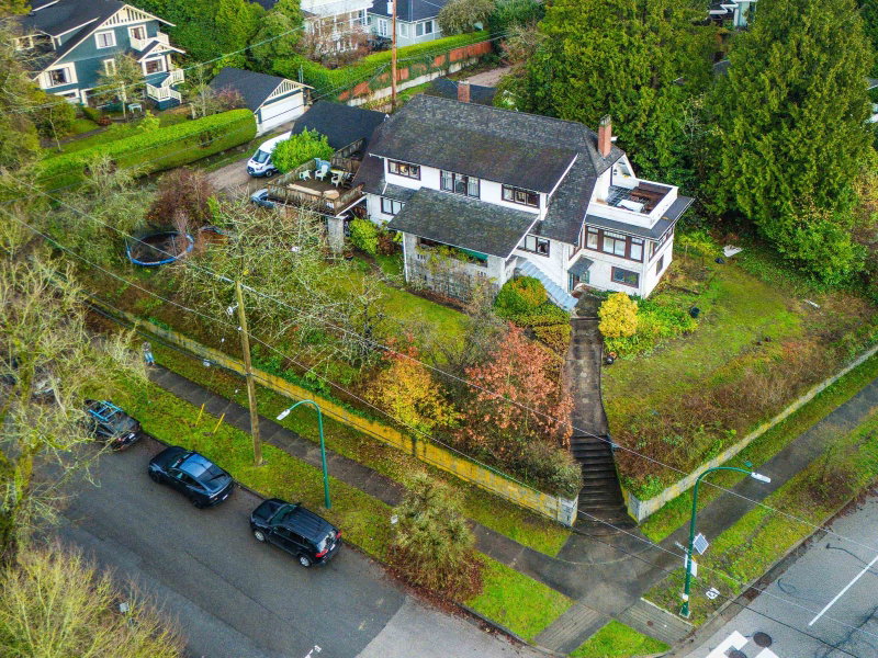 1989 King Edward Avenue W