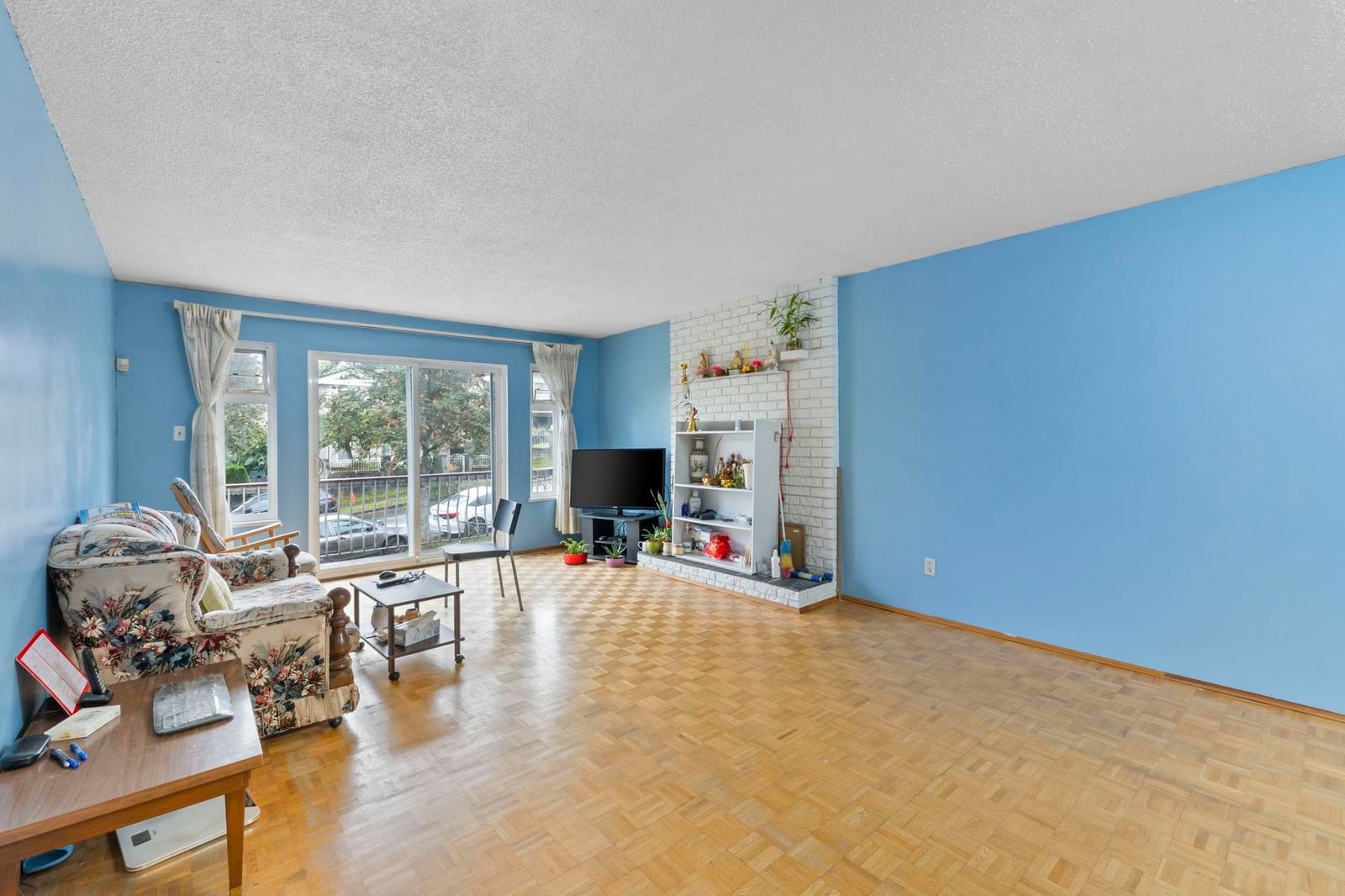 Listing Image 8