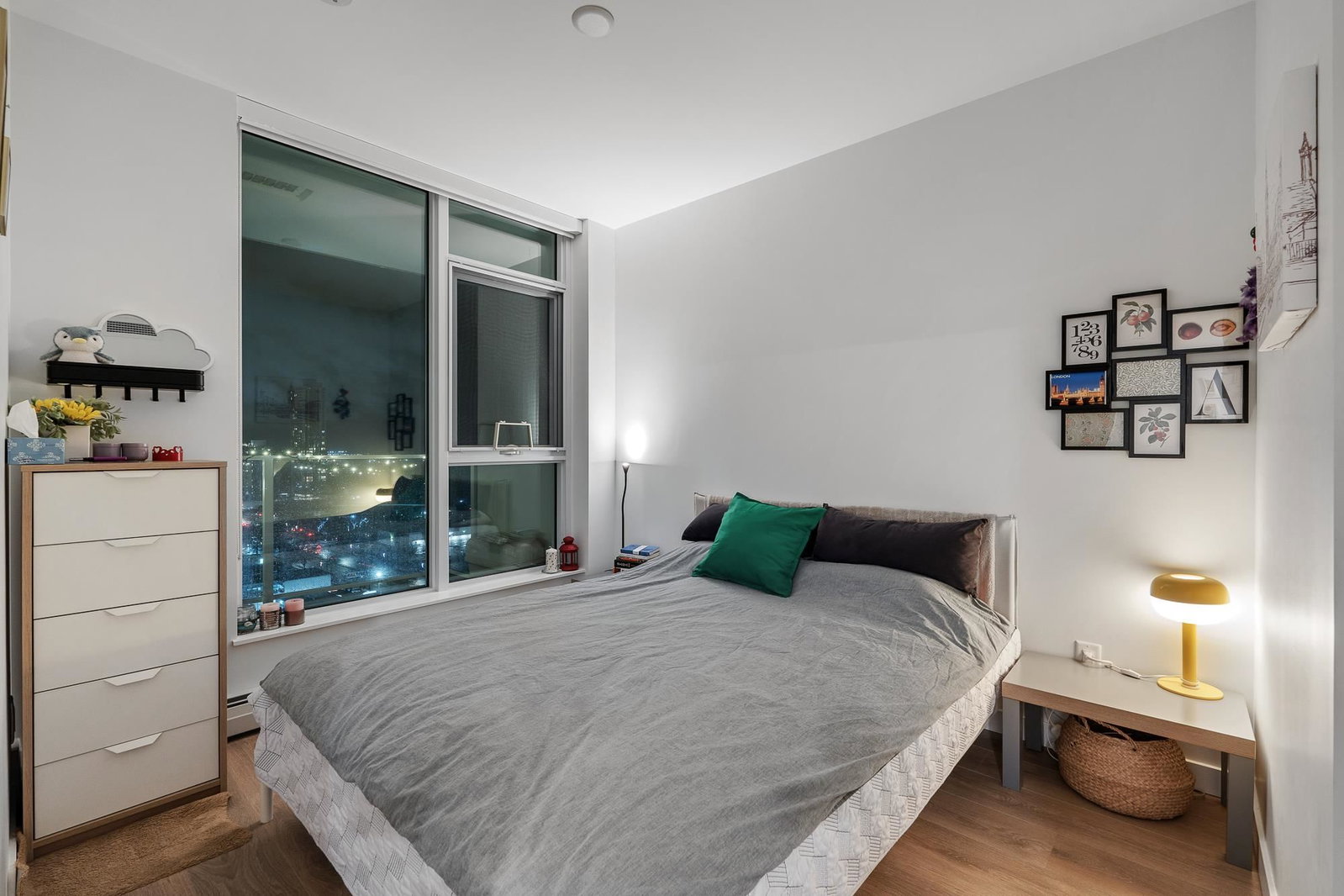 Listing Image 10
