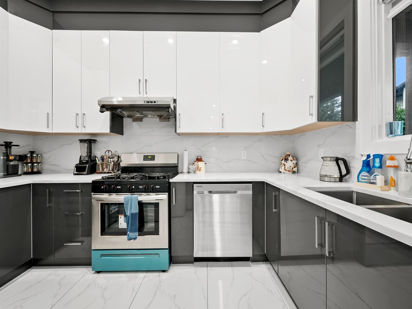 Listing Image 12