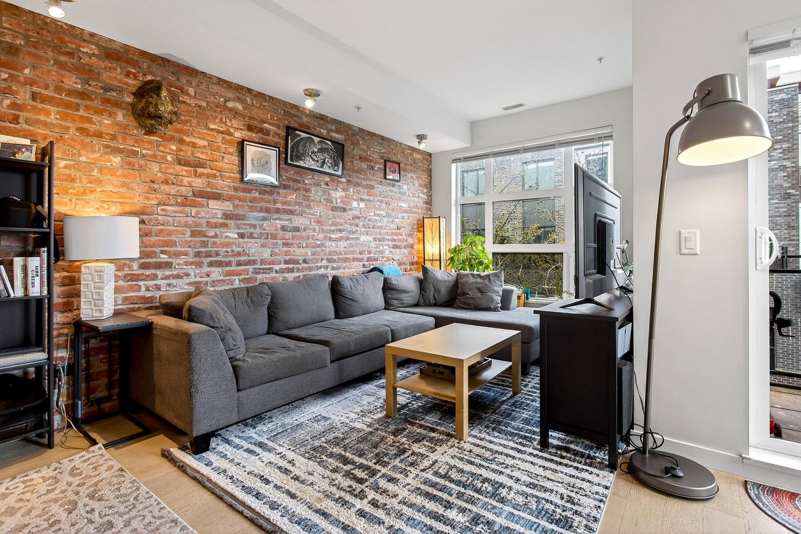 Listing Image 9