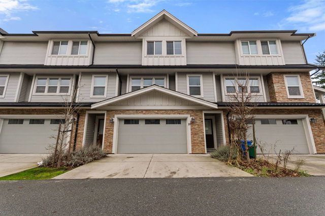 19 - 45455 Spadina Avenue