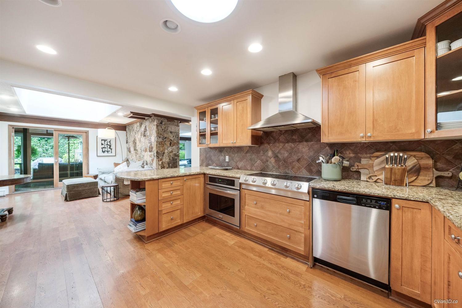 Listing Image 11