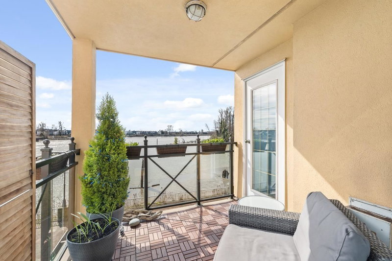 312 - 6 Renaissance Square, New Westminster, V3M 6N8 | Image 3