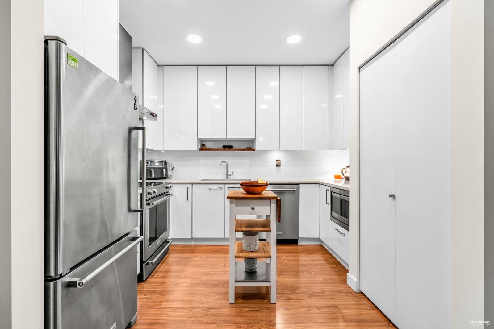 Listing Image 6