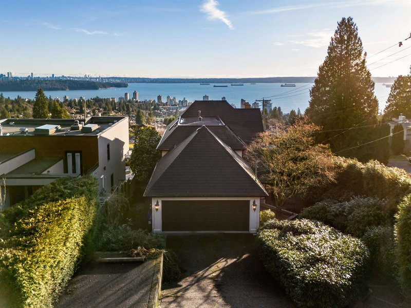 2198 Rosebery Avenue, West Vancouver, V7V 2Z7 | Image 2