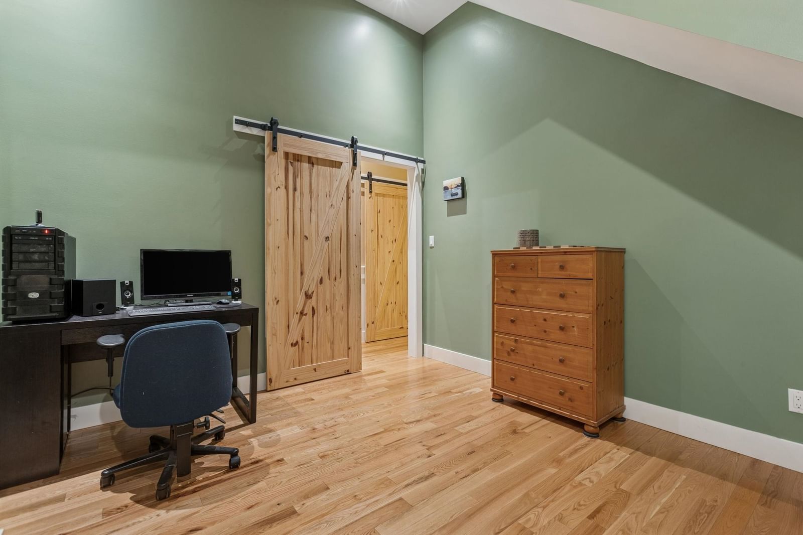 Listing Image 18