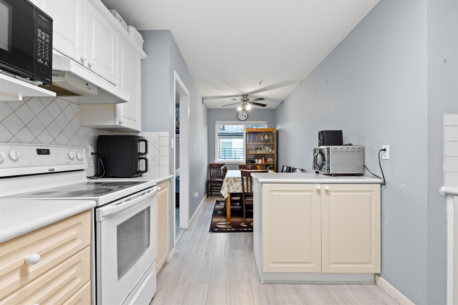 Listing Image 10