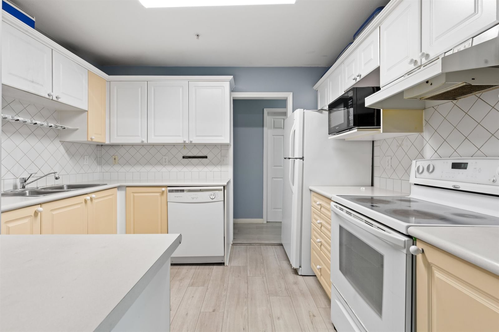 Listing Image 12