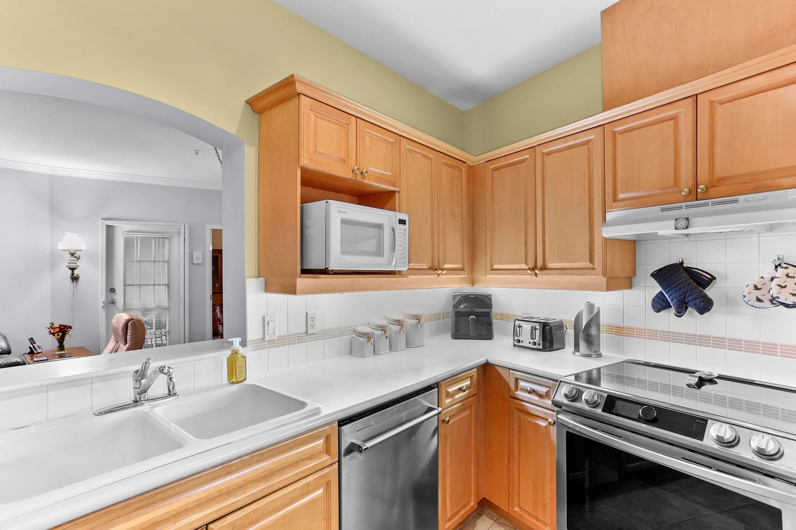Listing Image 11
