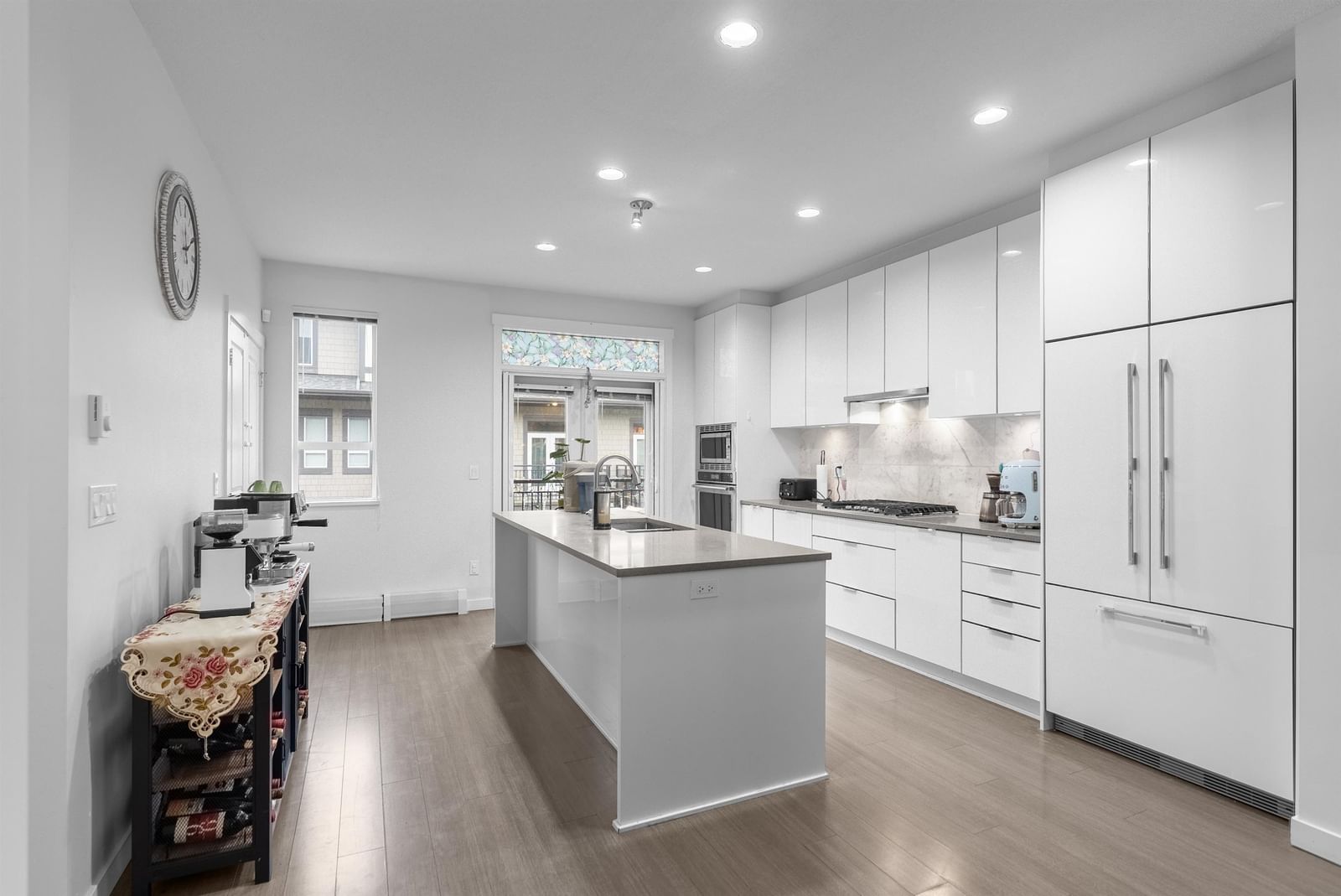 Listing Image 10