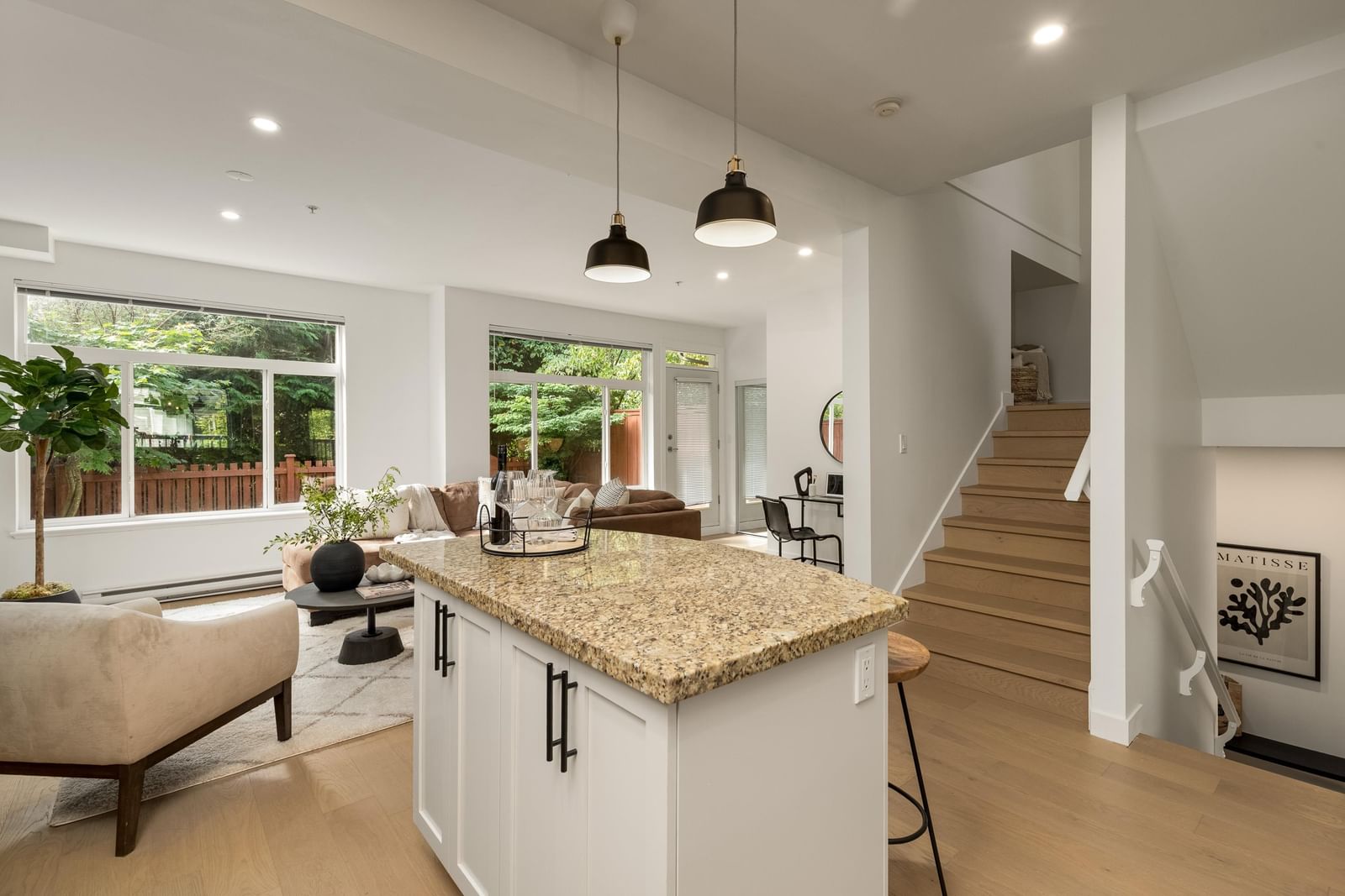 Listing Image 11