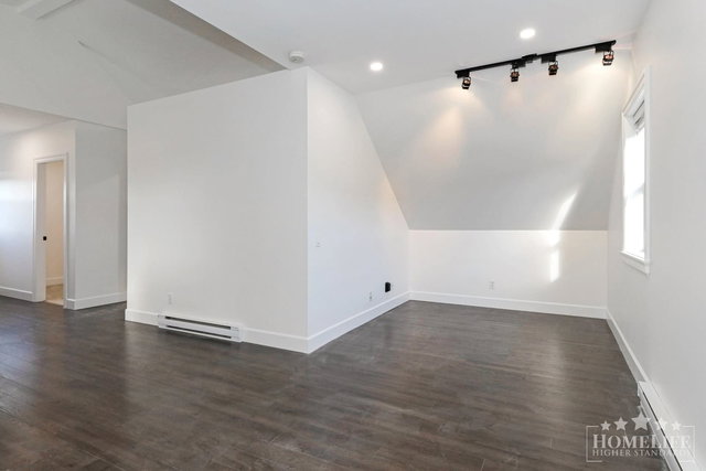 Coach House - 3376 232 Street