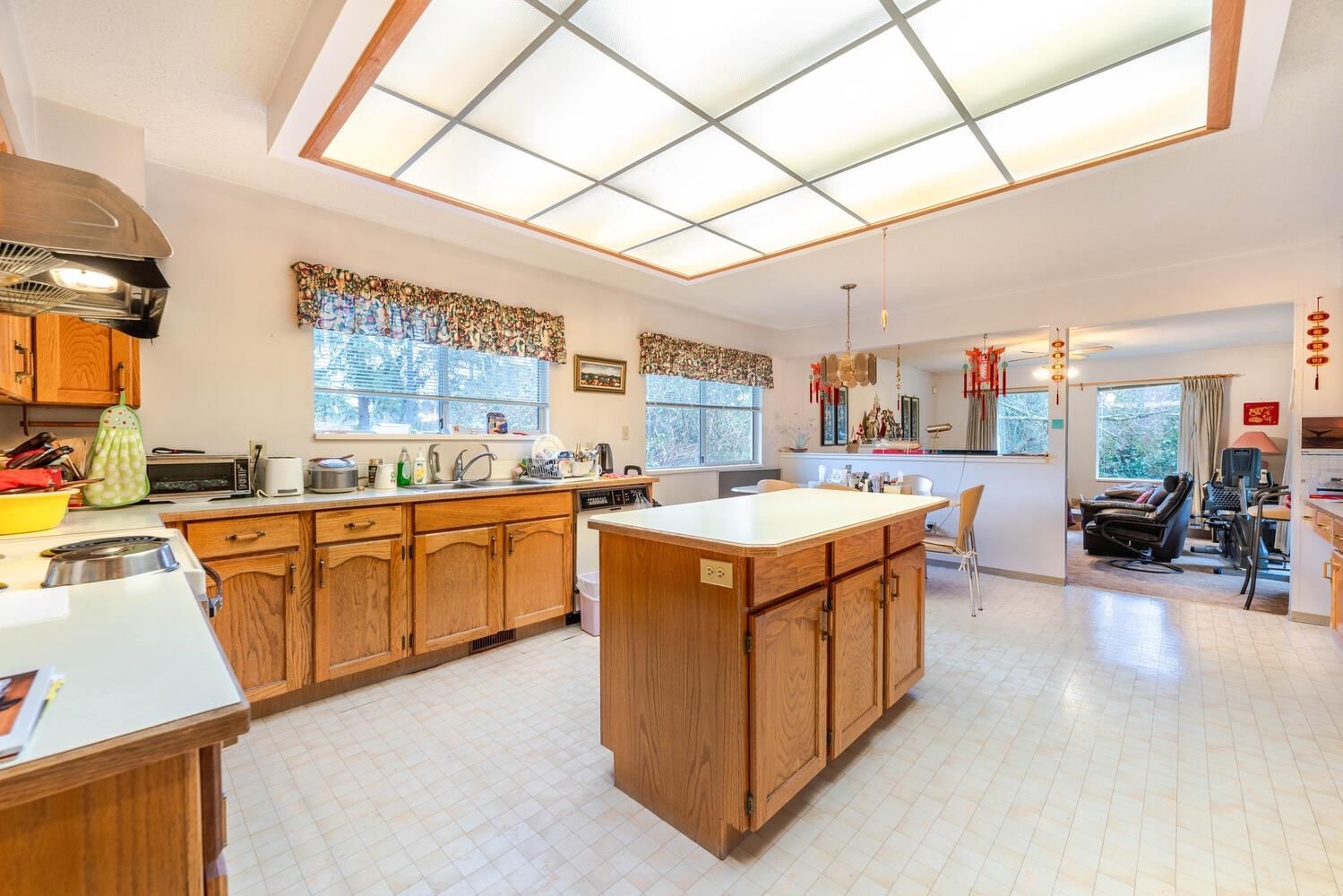 Listing Image 11