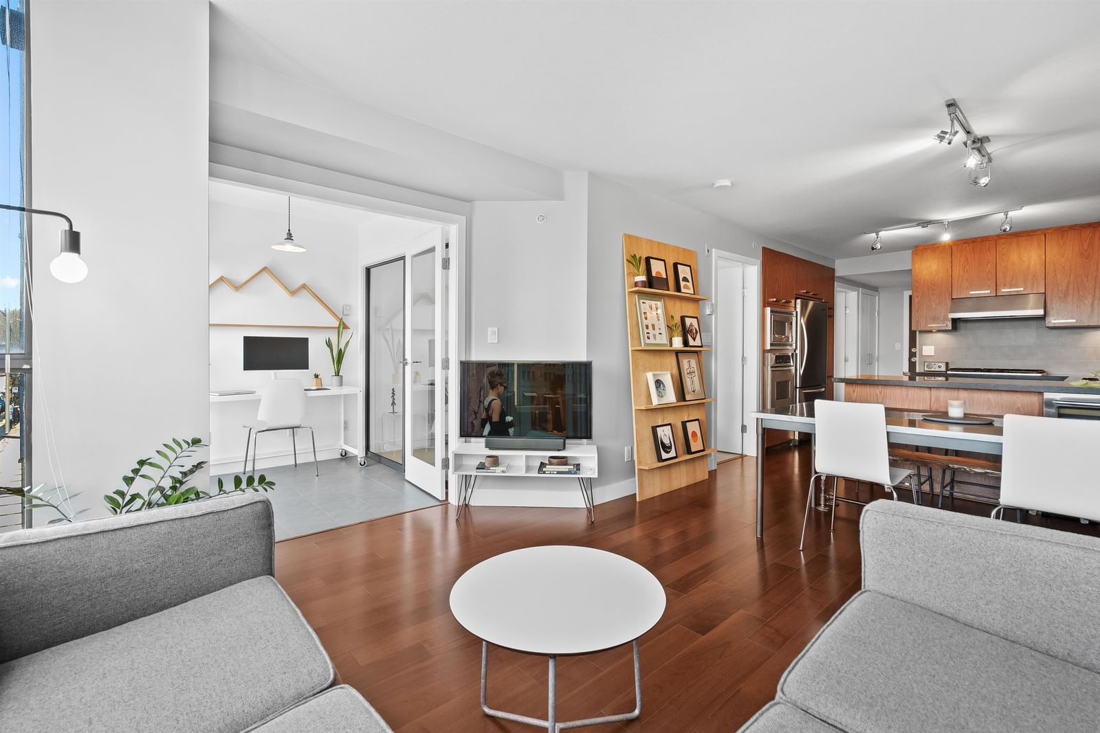 Listing Image 9