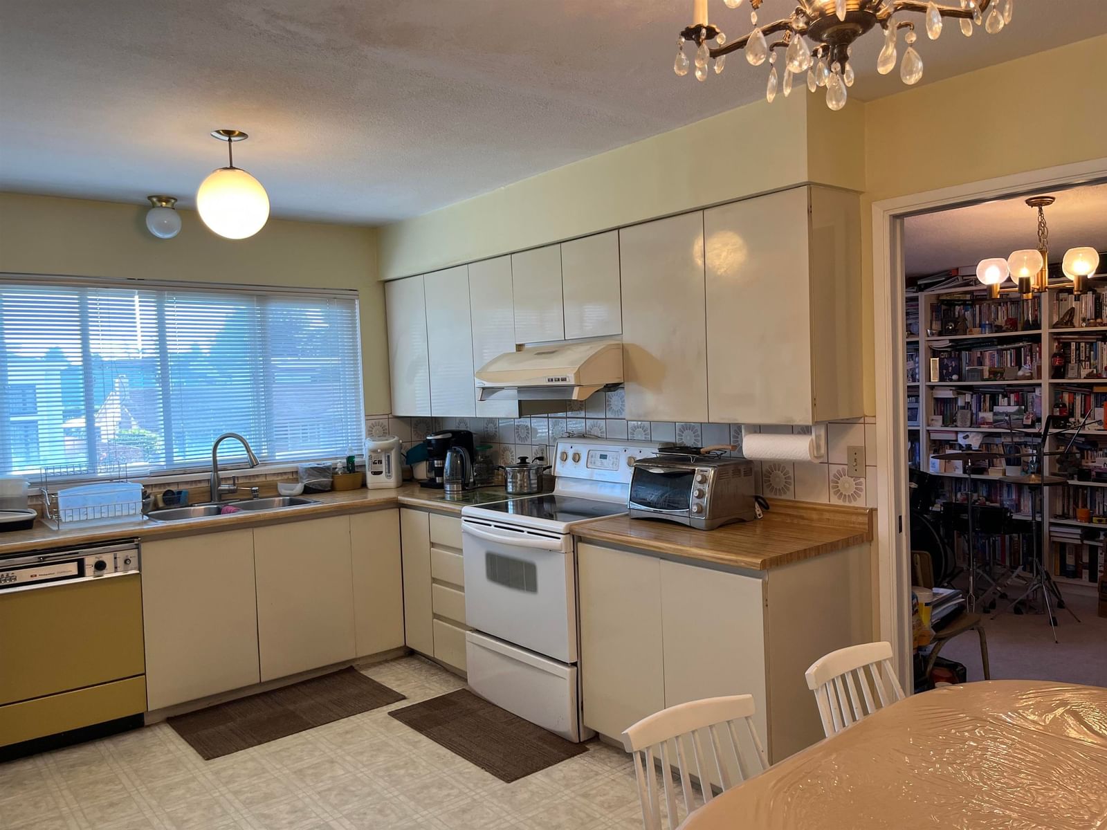 Listing Image 6