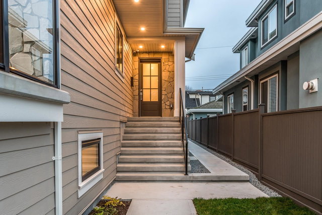 1 - 2945 44th Avenue E