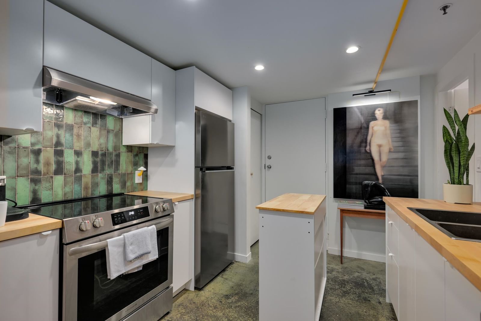 Listing Image 10