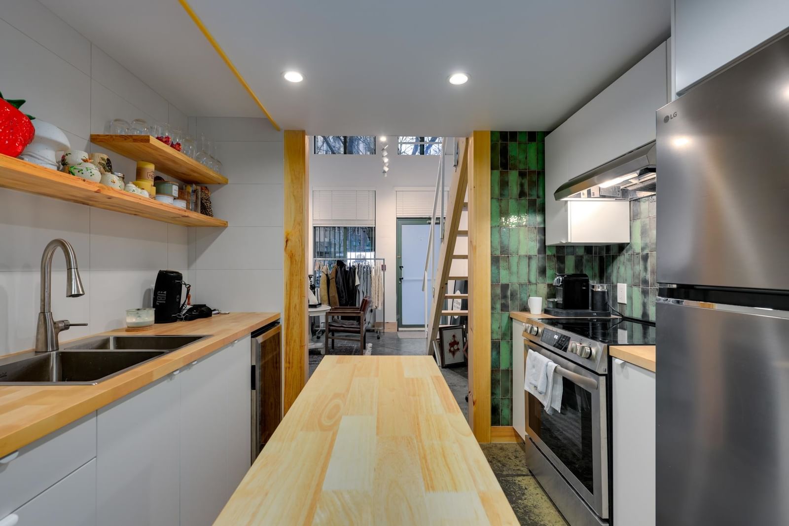 Listing Image 12