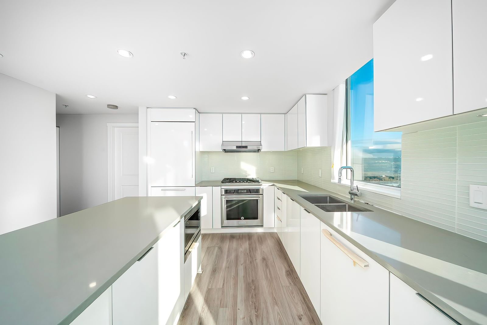 Listing Image 10