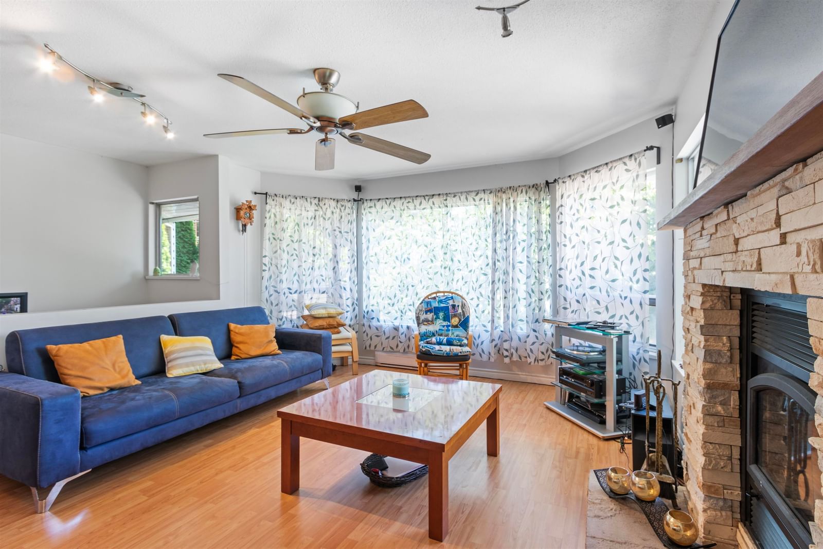Listing Image 11