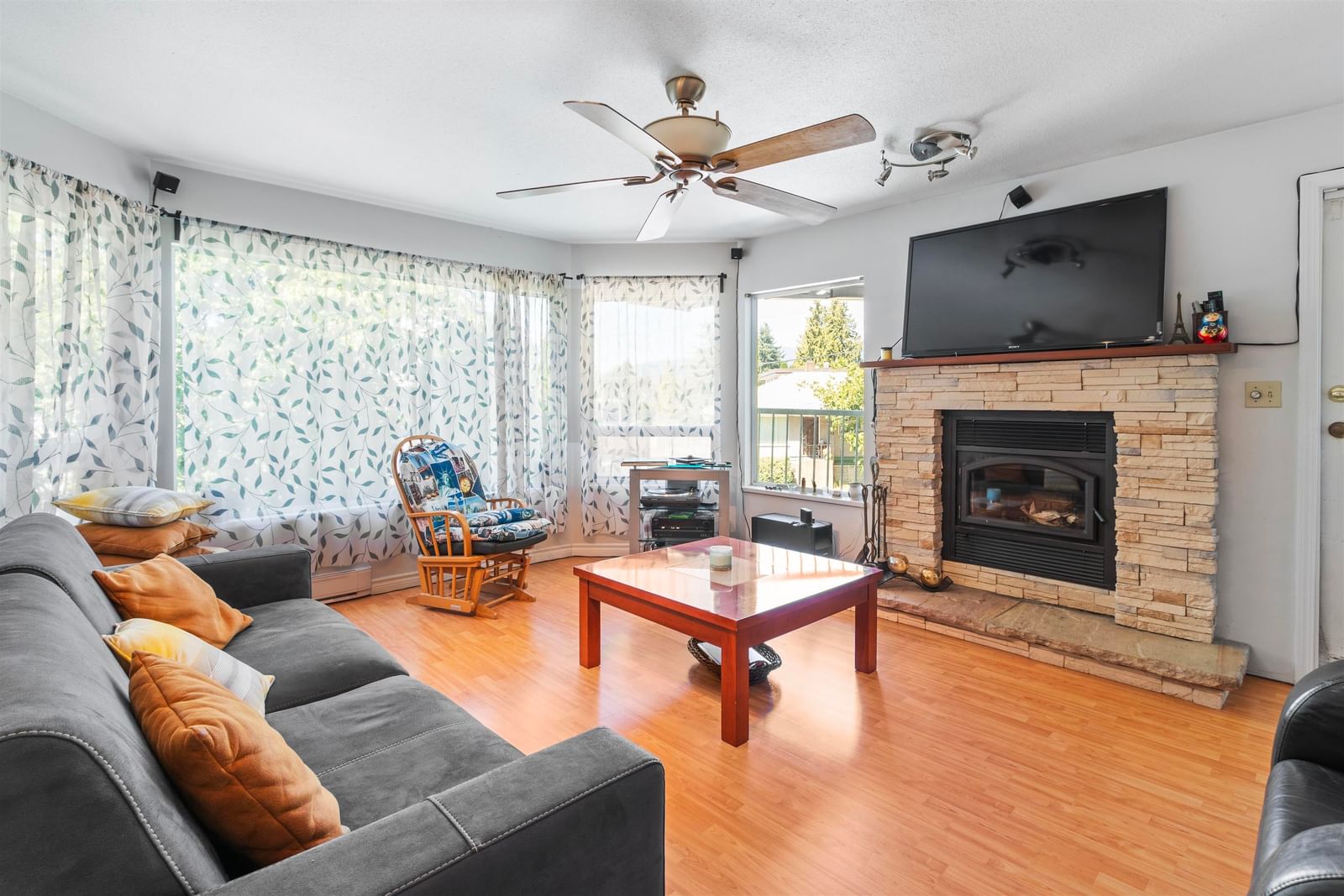 Listing Image 8