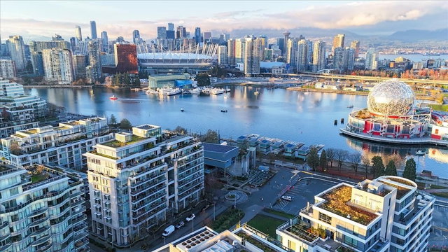 404 - 1633 Ontario Street