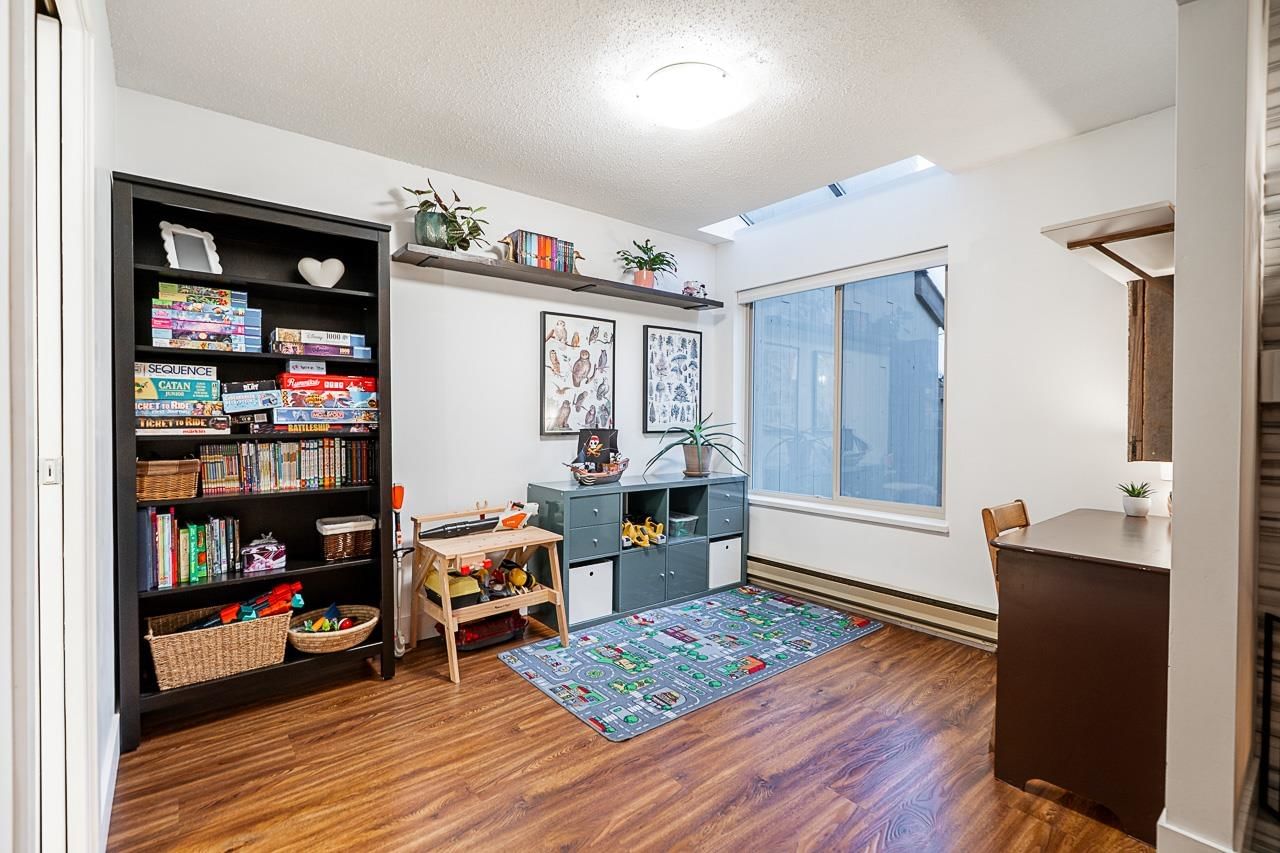 Listing Image 12